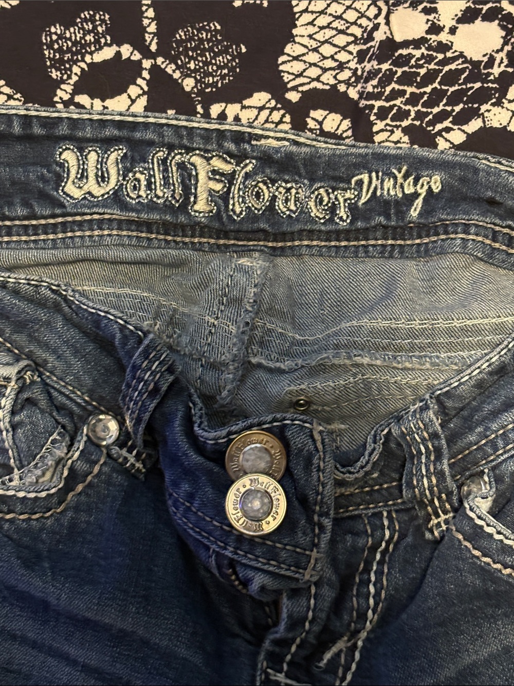 Wallflower Women's Dark Wash Bootcut Jeans